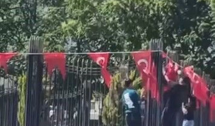 Elazığ'da Çocukların 'Türk' Bayrağı Hassasiyeti