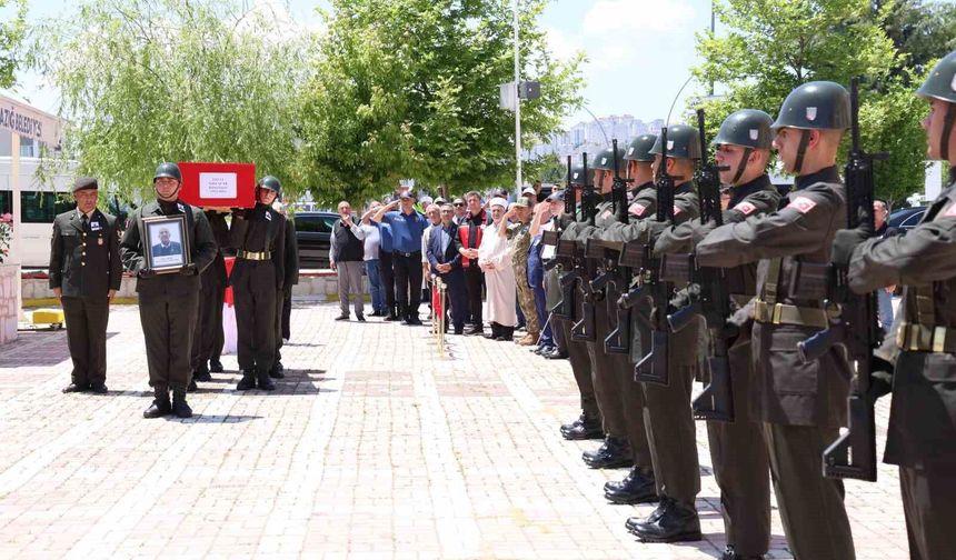 Elazığ'da Kıbrıs Gazisi Acar son yolculuğuna uğurlandı