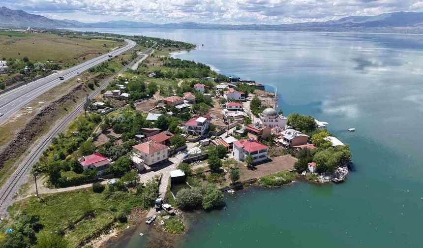 Elazığ'da Kuraklık Alarmı Veren Nokta Yeniden Suya Gömüldü