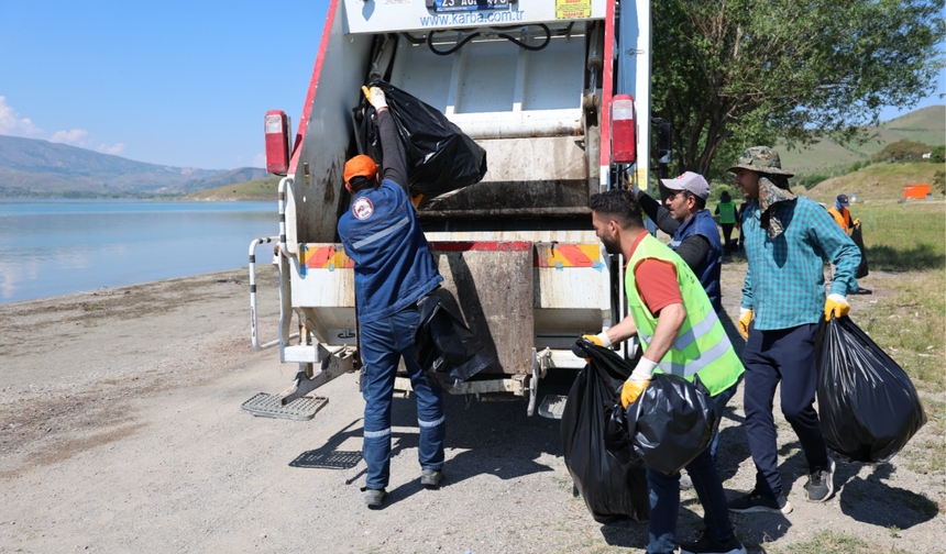 Hazar Gölü’nde 12 Ton Atık Toplandı