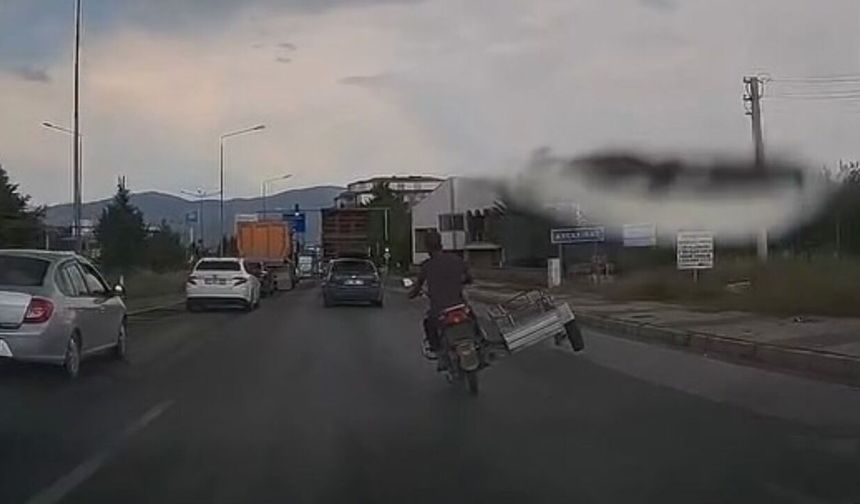 Elazığ'da Motosiklet Sürücüsünden Tehlikeli Yolculuk