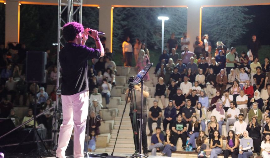Yaz Etkinlikleri Coşkusu Amfi Tiyatroyu Doldurdu
