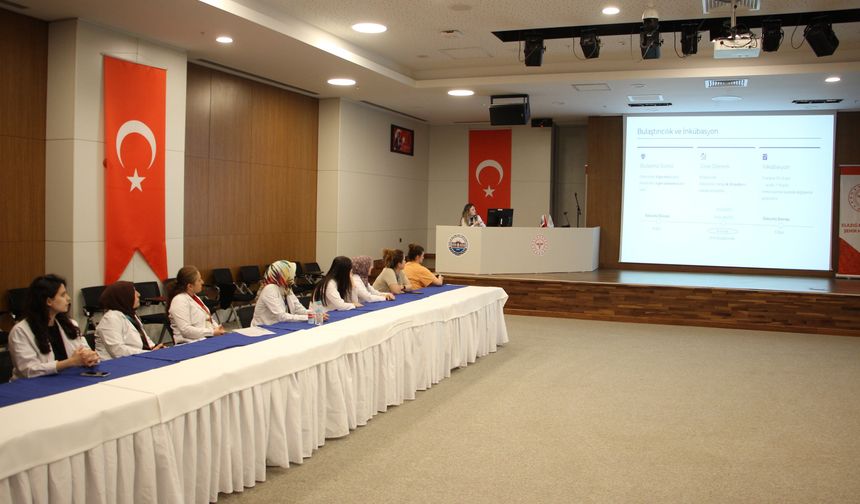 Fethi Sekin Şehir Hastanesi’nde Sağlık Personeline Bulaşıcı Hastalık Eğitimi