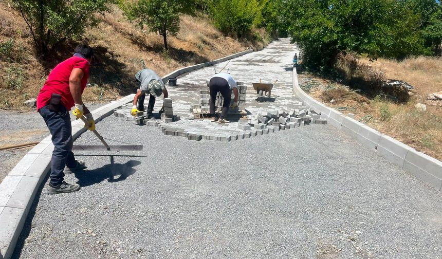 Palu Keklikdere Köyü’nde Kilitli Parke Çalışmaları Sürüyor