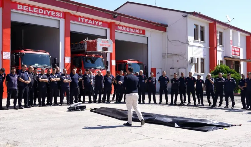 Elazığ Belediyesi İtfaiyesinden Elektrikli Araç Yangınlarına Müdahale Eğitimi