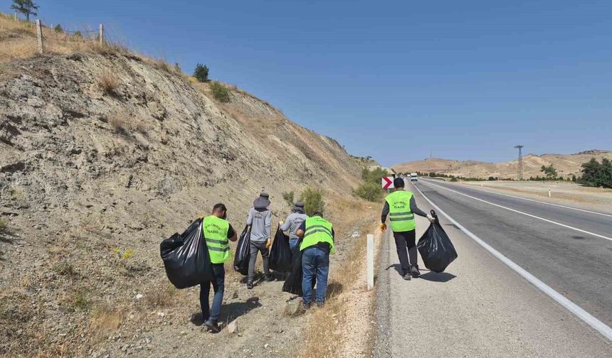 Elazığ'da 4 Ton Çöp Toplandı