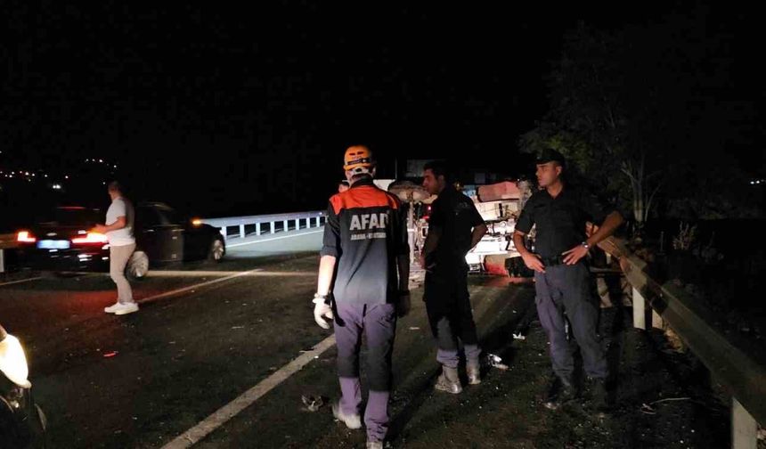 Elazığ'da Minibüs İle Traktör Çarpıştı: 1 Yaralı