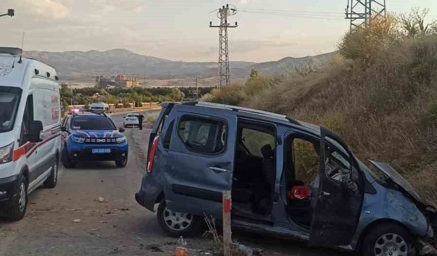 Elazığ'da Trafik Kazası: 4 Yaralı