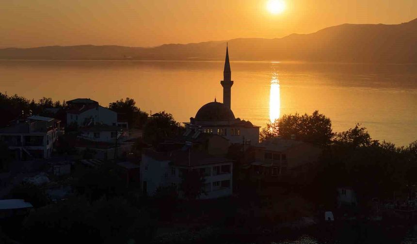 İzmir ve Çanakkale'ye Rakip Oldu: Elazığ'da Kartpostallık Gün Batımı