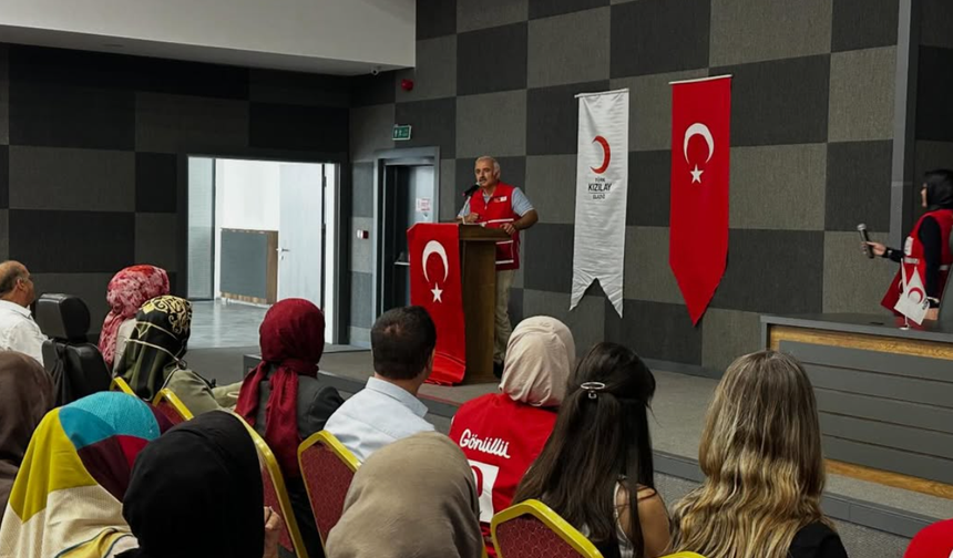 Türk Kızılay Elazığ'dan "Dijital Çağda Aile" Semineri