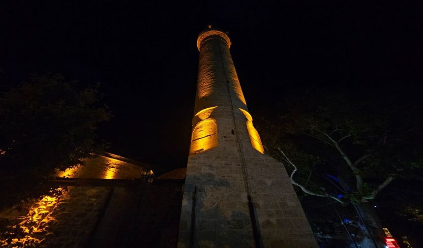 Tarihi Harput Mahallesi'nde gece güzelliği