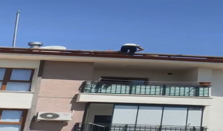 Çatıdaki Tehlikeli Çalışma Kameraya Yansıdı