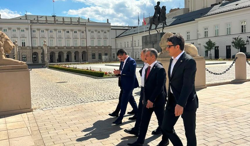 Varşova Eski Şehir'e Ziyaret: Tarihi ve Kültürel Miras Yerinde İncelendi