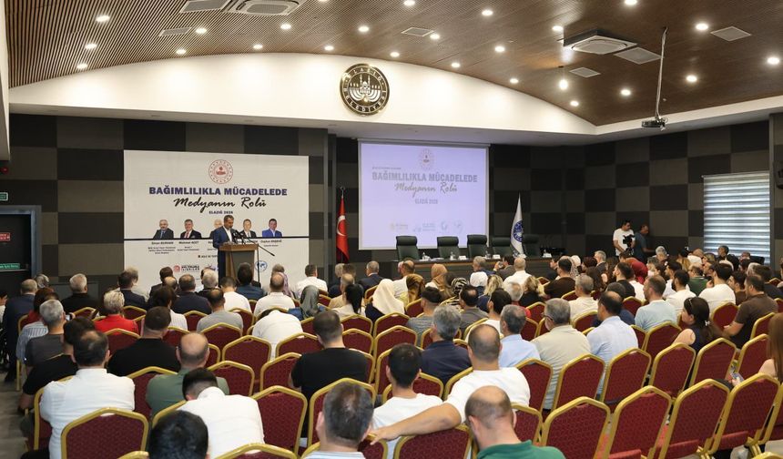 Elazığ’da “Bağımlılıkla Mücadelede Medyanın Rolü” Paneli Düzenlendi