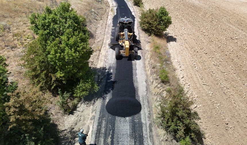 Kalkantepe-Kavakpınarı Grup Yolunda Asfalt Çalışmaları Sürüyor