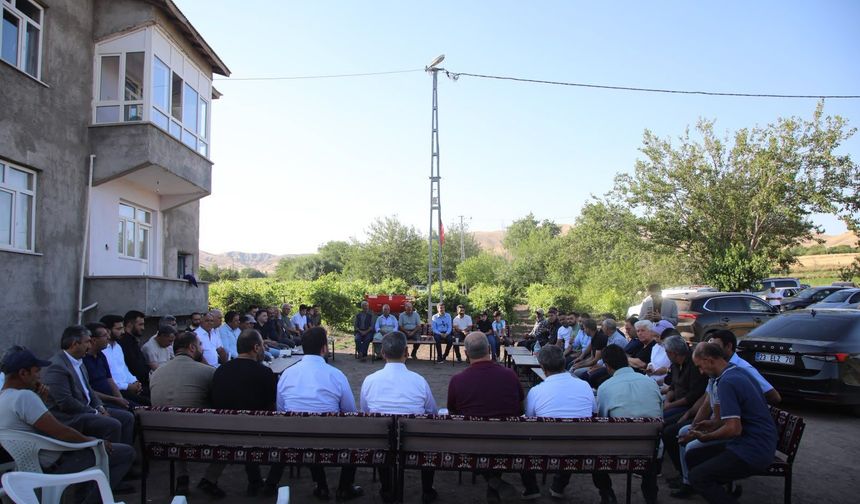 AK Parti Heyeti Karaçor Köyü’nde Vatandaşlarla Bir Araya Geldi