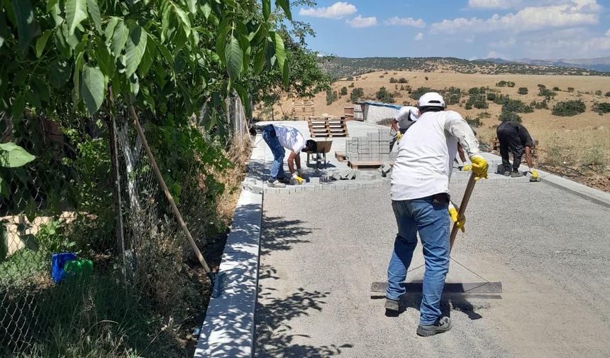 Kızılca Köyü’nde Kilitli Parke Çalışmaları Sürüyor