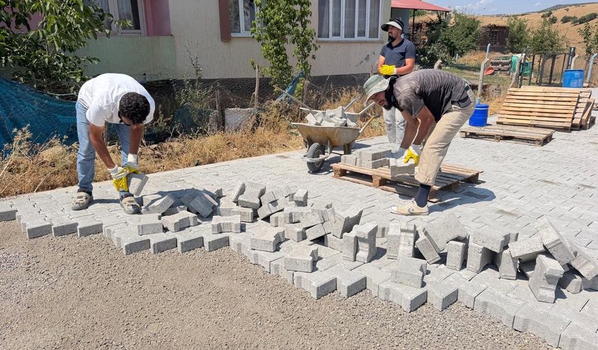 Kızılca Köyü’nde Kilitli Parke Çalışmaları Sürüyor