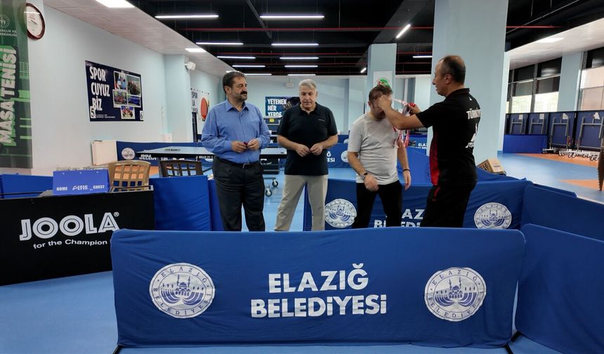 Elazığ'da Ödüllü Masa Tenisi Turnuvası Sona Erdi