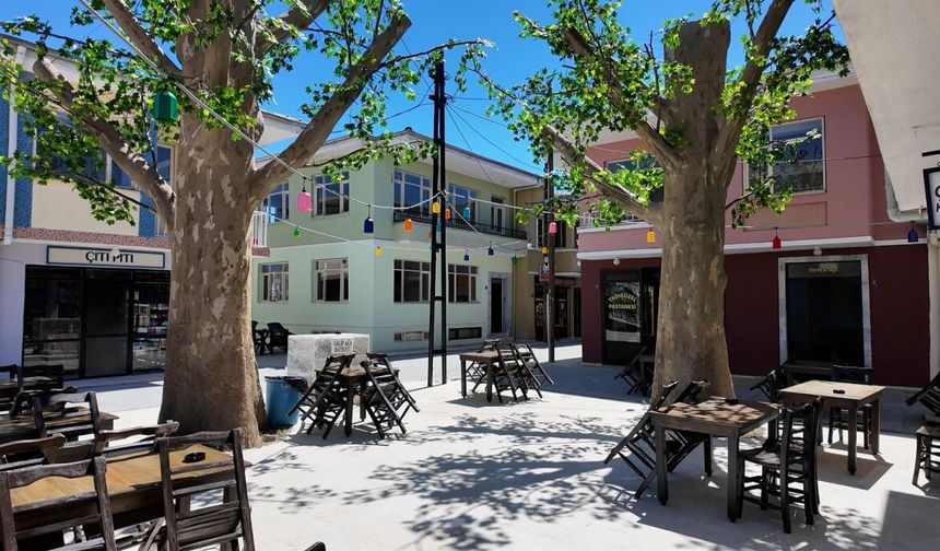 Seksenler Sokağı, Geçmişin İzlerini Geleceğe Taşıyor