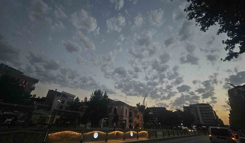 Elazığ'da Bulutların Görsel Şöleni