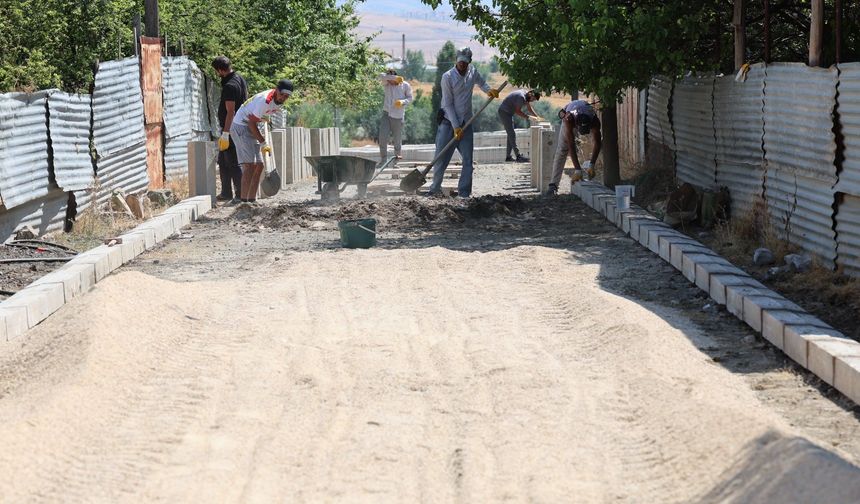 Köprüdere Köyü’nde Köy İçi Yollar Yenileniyor