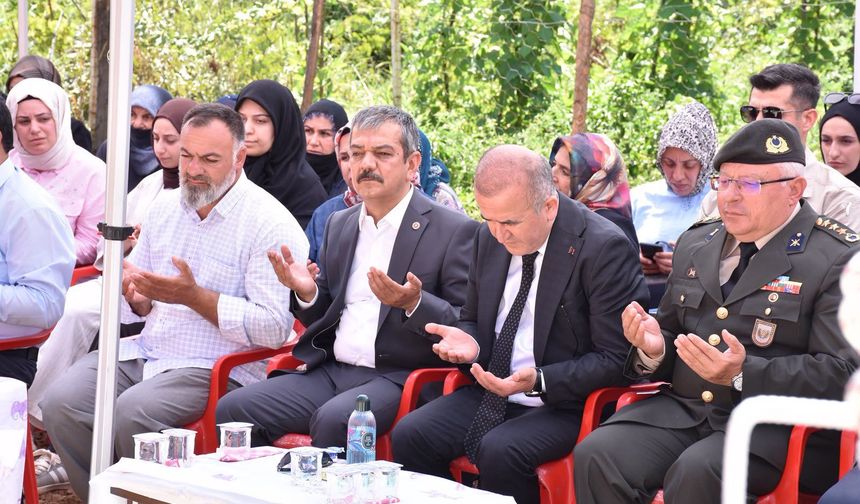 Karasalkım’da Şehitler İçin Anlamlı Anıt