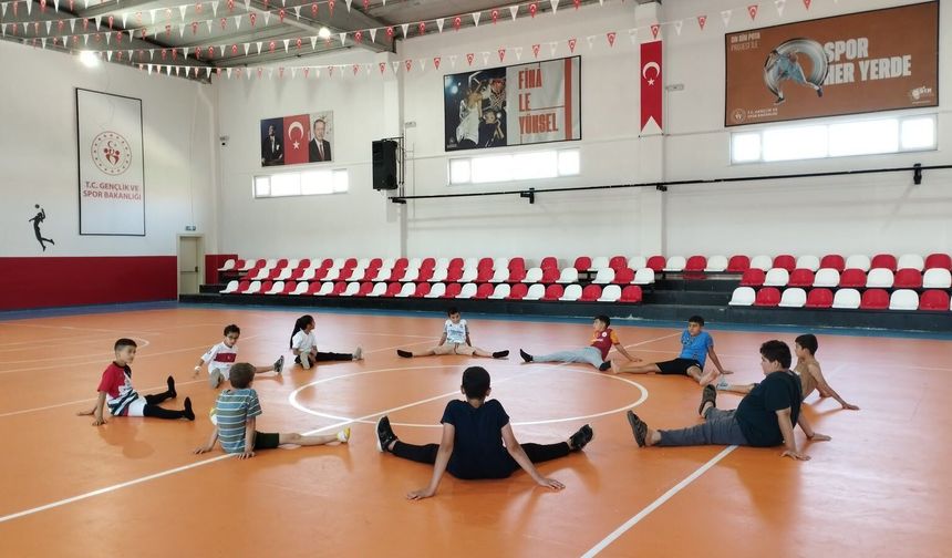 Elazığ’da Yaz Spor Okullarıyla Sahalar Gençlerle Doluyor