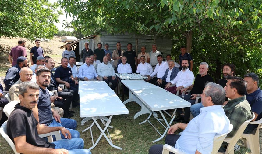 Vali Hatipoğlu ve Milletvekilleri Köklüce Köyü’nde Vatandaşlarla Buluştu