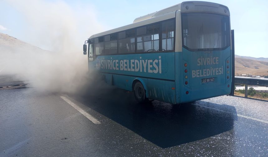 Sivrice Belediyesi Halk Otobüsünde Yangın