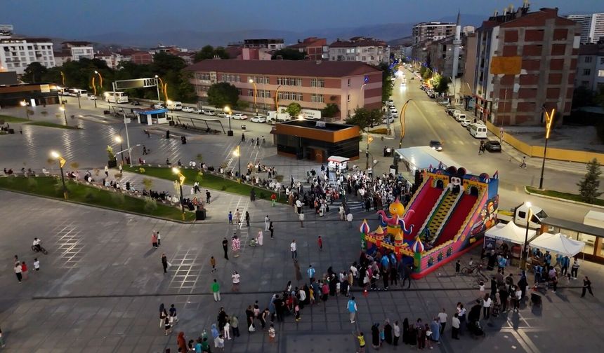 Cumhuriyet Meydanı’nda Rengarenk Coşku