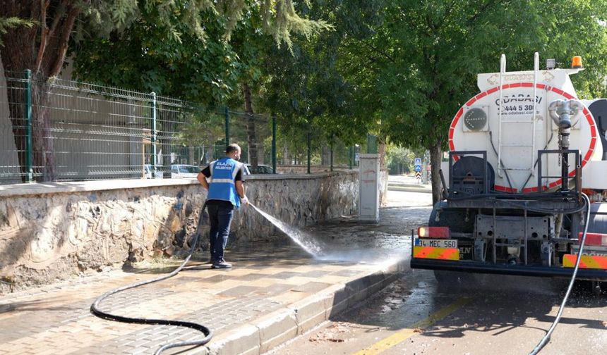 Belediye Ekipleri Sürsürü’de Sahaya İndi