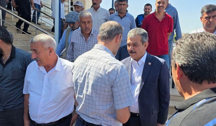 Erol Keleş, Cuma Namazını Yurtbaşı’nda Hemşehrileriyle Birlikte Kıldı