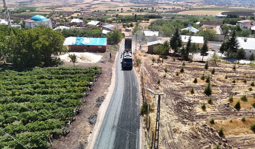 Valifahribey Köyü’nde Yol Çalışmaları Sürüyor