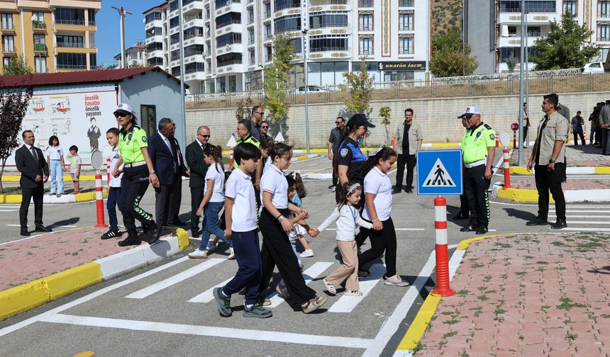 Vali Hatipoğlu Miniklerle Trafik Eğitiminde