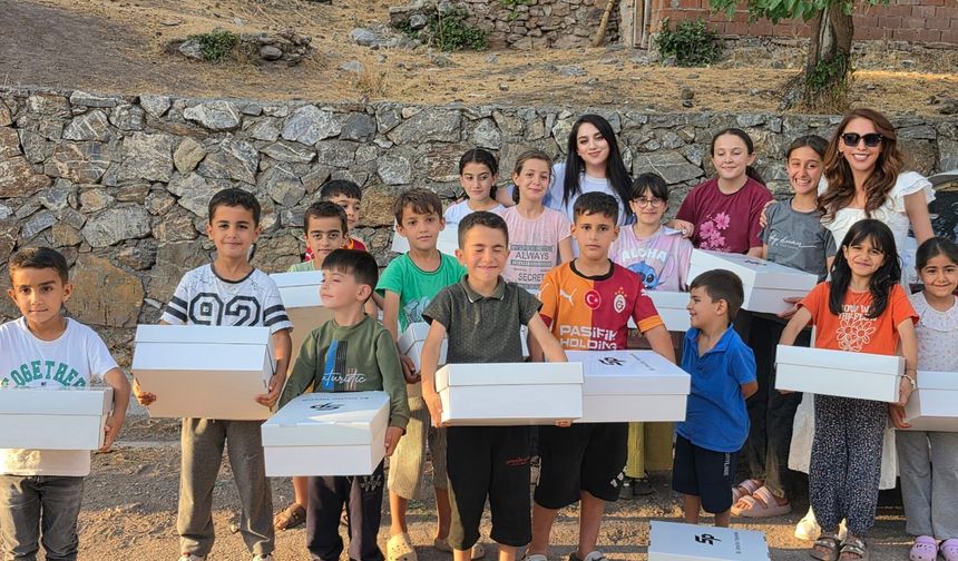 Sedat Peker’den Elazığ’da Çocuklara Kırtasiye Desteği