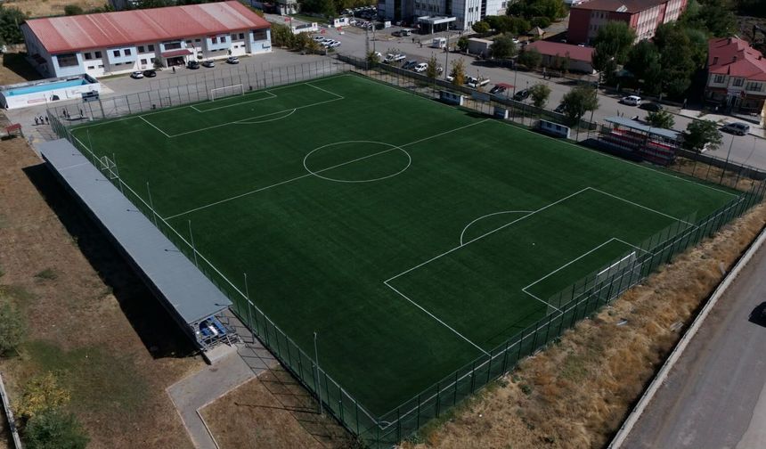Karakoçan’da Sahada Değişim, Gençlik Merkezi Gün Sayıyor