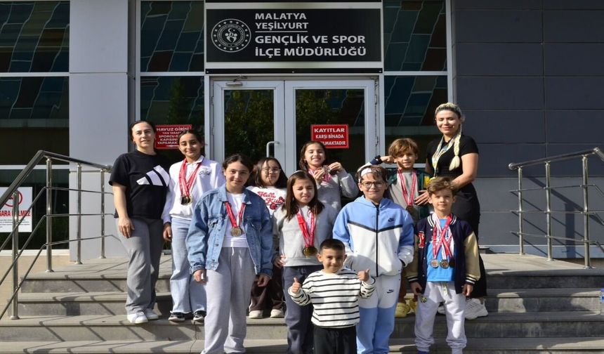 Malatya’da Elazığlı Yüzücülerden Başarılı Performans