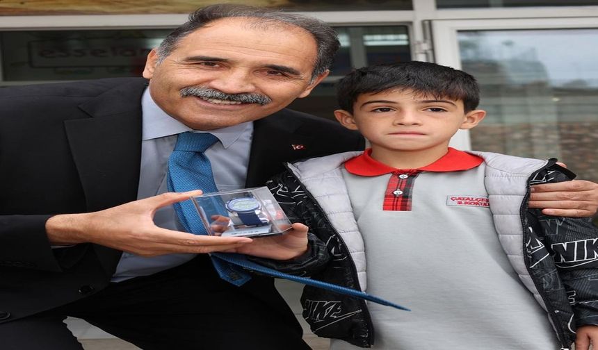 Bayrak Sevgisiyle Herkese Örnek Oldu