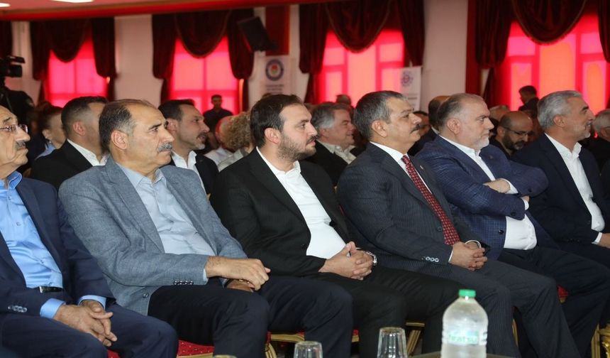 AK Parti’den Eğitim-Bir-Sen Genel Kurulu’na Katılım