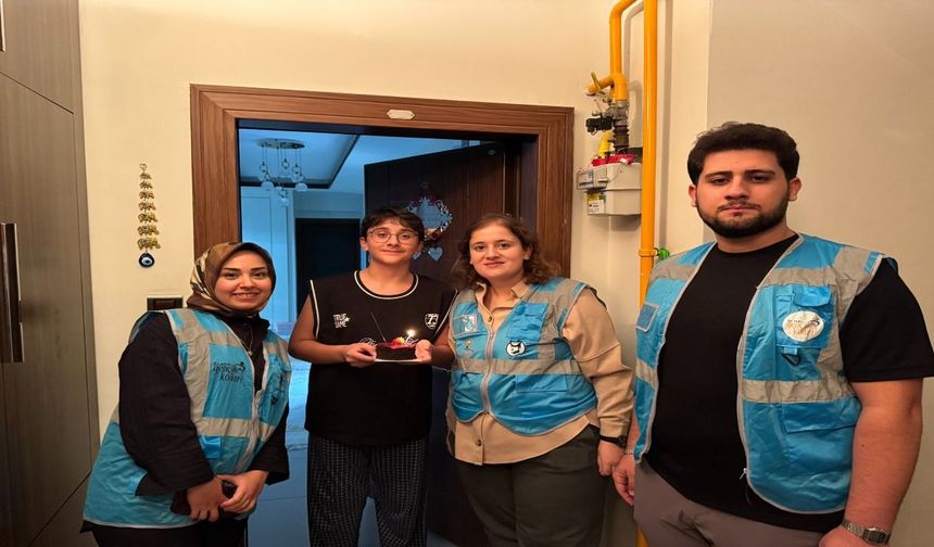 AK Gençlik’ten Gençlere Doğum Günü Ziyareti