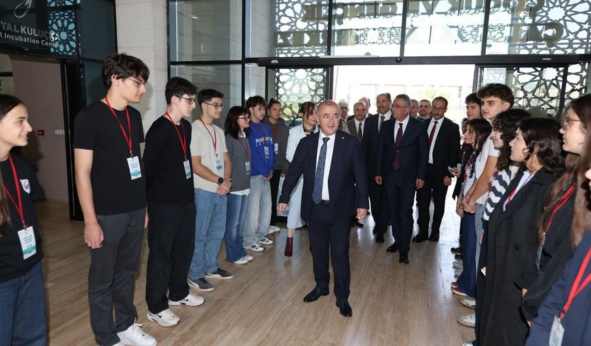 Vali Hatipoğlu, İstanbul’dan Gelen Öğrencilerle Buluştu