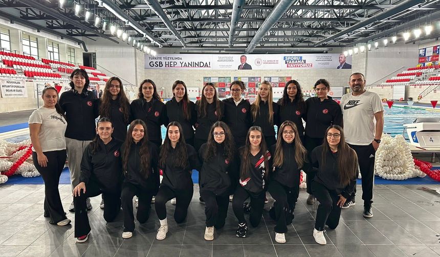 Elazığ’ın U18 Kadın Sutopu Takımı Play-Off’ta!