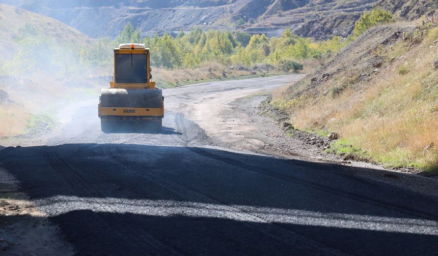 Maden Ağadibek Köyü Yolunda Asfalt Çalışmaları Sürüyor