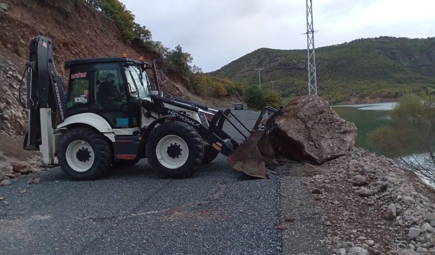 Karakoçan’da Heyelan Sonrası Çalışmalar Sürüyor