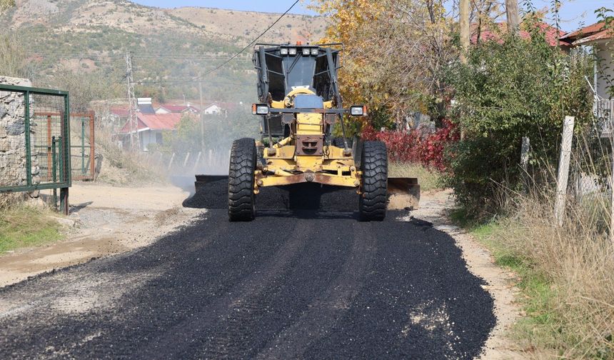 Maden’de Köy Yollarında Asfalt Çalışması