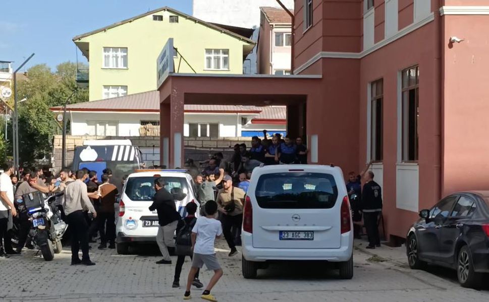 Elazığ’da Furkan Hareketi Üyeleri Zabıta Müdürlüğünü Bastı