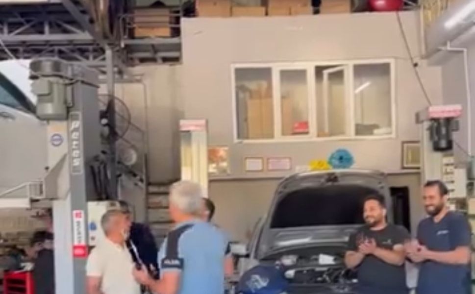 Elazığ Oto Sanayisi’nde Renkli Anlar: Davul Zurnayla Sracını Teslim Aldı