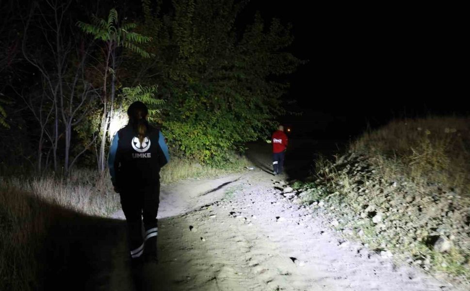 Elazığ’da Kayıp Otizmli Çocuğu Arama Çalışmaları 72. Saatte de Gece Boyunca Sürüyor