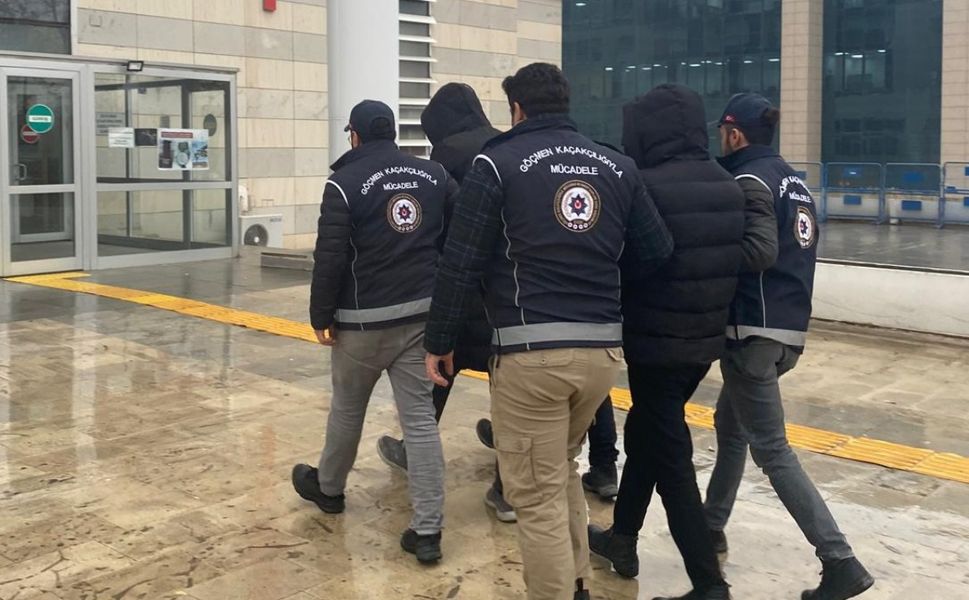 Elazığ’da Göçmen Kaçakçılığı Operasyonu: 16 Düzensiz Göçmen Yakalandı, 2 Şüpheli Tutuklandı